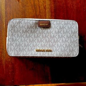 Michael Kors Make-Up Bag